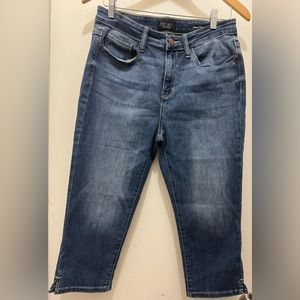 NWOT Judy Blue skinny fit capri 11/30